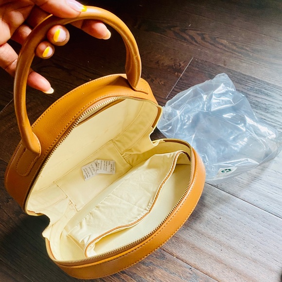 Tan circle shaped bag - Picture 2 of 7